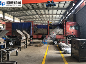 四川橡膠顆粒機(jī)發(fā)貨現(xiàn)場(chǎng)